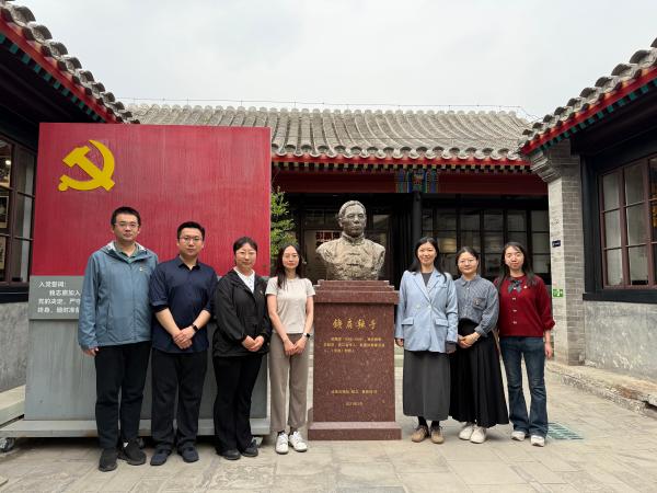 遵守“鐵規(guī)矩”，做好“學(xué)查改”——農(nóng)墾中心第一青年理論學(xué)習(xí)小組開展深入貫徹中央八項規(guī)定精神專題學(xué)習(xí)